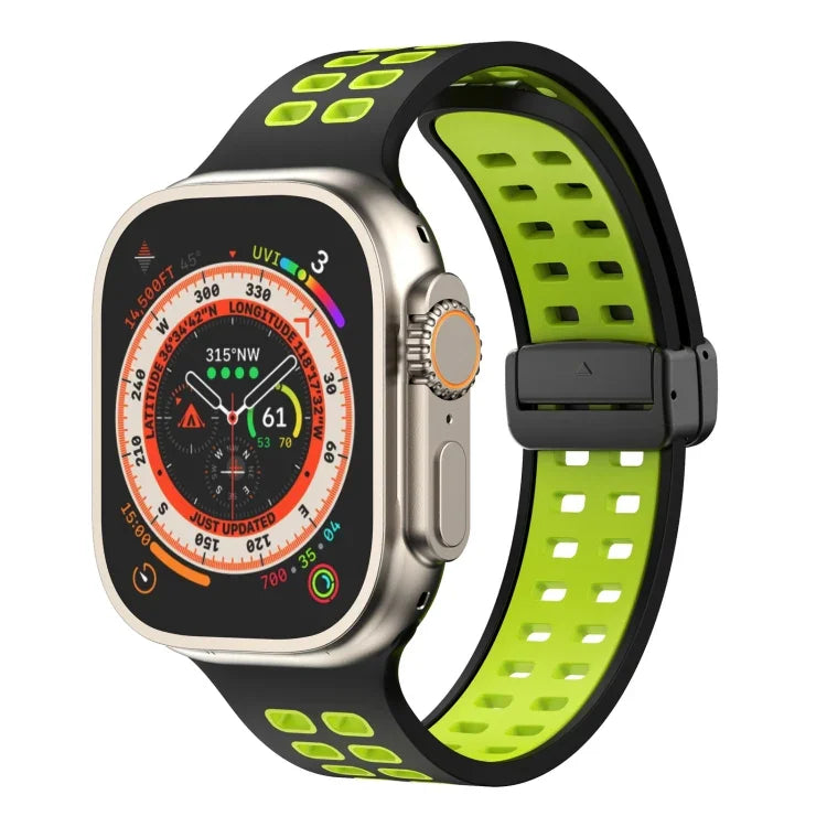 Silikonarmband mit Magnetverschluss und quadratischen Löchern, passend für Apple Watch Series 8 &amp; 7 (45 mm und 41 mm).