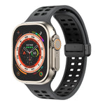 Silikonarmband mit Magnetverschluss und quadratischen Löchern, passend für Apple Watch Series 8 &amp; 7 (45 mm und 41 mm).