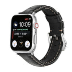 Silbernes Armband aus echtem Leder mit Dornschließe, passend für Apple Watch Series 8 &amp; 7 (45 mm und 41 mm).