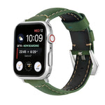 Silbernes Armband aus echtem Leder mit Dornschließe, passend für Apple Watch Series 8 &amp; 7 (45 mm und 41 mm).