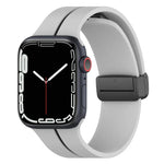 Zweifarbiges Silikon-Armband mit Faltschließe, passend für Apple Watch 9 (45 mm) und Apple Watch 9 (41 mm).