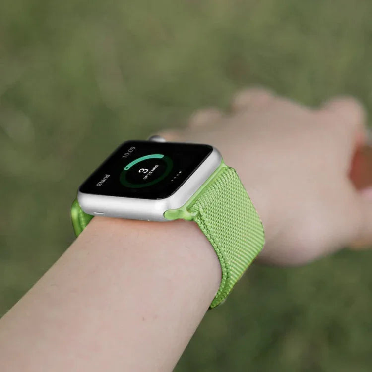 Magnetisches Edelstahl-Armband im Milanaise-Stil für Apple Watch Series 5 &amp; 4 (40 mm) / 3 &amp; 2 &amp; 1 (38 mm), 5 &amp; 4 (44 mm) / 3 &amp; 2 &amp; 1 (42 mm)