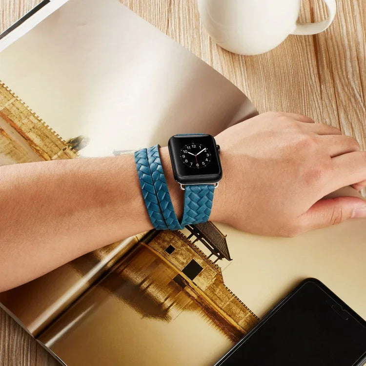 Hochwertiges Lederarmband mit geprägter Krone, passend für Apple Watch Series 5 &amp; 4 (40 mm), 3, 2 &amp; 1 (38 mm) und Apple Watch Series 7 (45 mm), 6, SE, 5 &amp; 4 (44 mm) sowie 3, 2 &amp; 1 (42 mm).