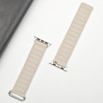 Umgedrehtes magnetisches Silikon-Uhrenarmband mit Schnalle, für Apple Watch Series 8 45mm, für Apple Watch SE 2022 40mm, für Apple Watch SE 2022 44mm