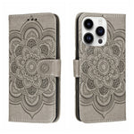 Leder-Handyhülle mit Sonnenmandala-Prägung, Für iPhone 16e / 17e, Für iPhone 17 Pro Max, Für iPhone 17 Pro, Für iPhone 17, Für iPhone Air, Für iPhone 15 Pro Max