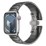 I-förmiges Armband aus Titanlegierung mit Schmetterlingsschließe, passend für Apple Watch SE 2023 (44 mm), Apple Watch Ultra 2 (49 mm), Apple Watch Series 9 (45 mm), Apple Watch Ultra (49 mm), Apple Watch Series 8 (45 mm) und Apple Watch SE 2022 (44 mm).
