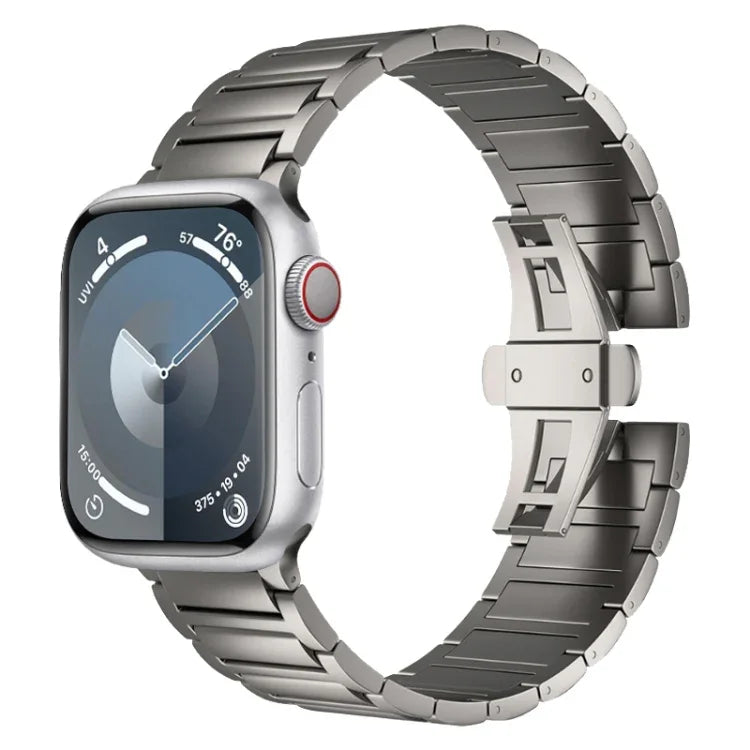 I-förmiges Armband aus Titanlegierung mit Schmetterlingsschließe, passend für Apple Watch SE 2023 (44 mm), Apple Watch Ultra 2 (49 mm), Apple Watch Series 9 (45 mm), Apple Watch Ultra (49 mm), Apple Watch Series 8 (45 mm) und Apple Watch SE 2022 (44 mm).