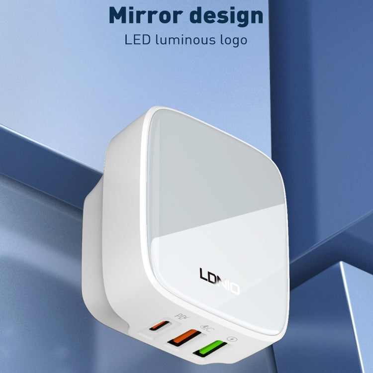 LDNIO Q334 32W Typ-C + Dual-USB-Anschluss-Ladegerät mit 1m Micro-USB-Datenkabel, EU-Stecker