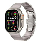 Armband aus Titanlegierung mit Faltschließe und einem Dorn, passend für Apple Watch 46 mm / 49 mm / 45 mm / 44 mm