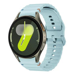 xDfind Silikon-Uhrenarmband mit Wellenmuster, Ziernähten und bunter Schnalle, für Samsung Galaxy Watch FE / 7 / 6 / 5 / 4