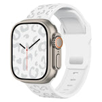 Konkaves Silikon-Uhrenarmband mit Leopardenmuster und Dornschließe, passend für Apple Watch 46 mm / 49 mm / 45 mm / 44 mm und 42 mm / 41 mm / 40 mm / 38 mm