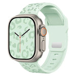 Konkaves Silikon-Uhrenarmband mit Leopardenmuster und Dornschließe, passend für Apple Watch 46 mm / 49 mm / 45 mm / 44 mm und 42 mm / 41 mm / 40 mm / 38 mm