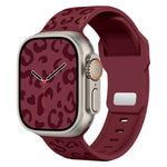 Konkaves Silikon-Uhrenarmband mit Leopardenmuster und Dornschließe, passend für Apple Watch 46 mm / 49 mm / 45 mm / 44 mm und 42 mm / 41 mm / 40 mm / 38 mm