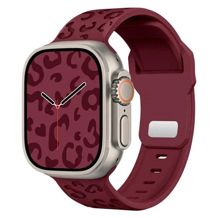 Konkaves Silikon-Uhrenarmband mit Leopardenmuster und Dornschließe, passend für Apple Watch 46 mm / 49 mm / 45 mm / 44 mm und 42 mm / 41 mm / 40 mm / 38 mm