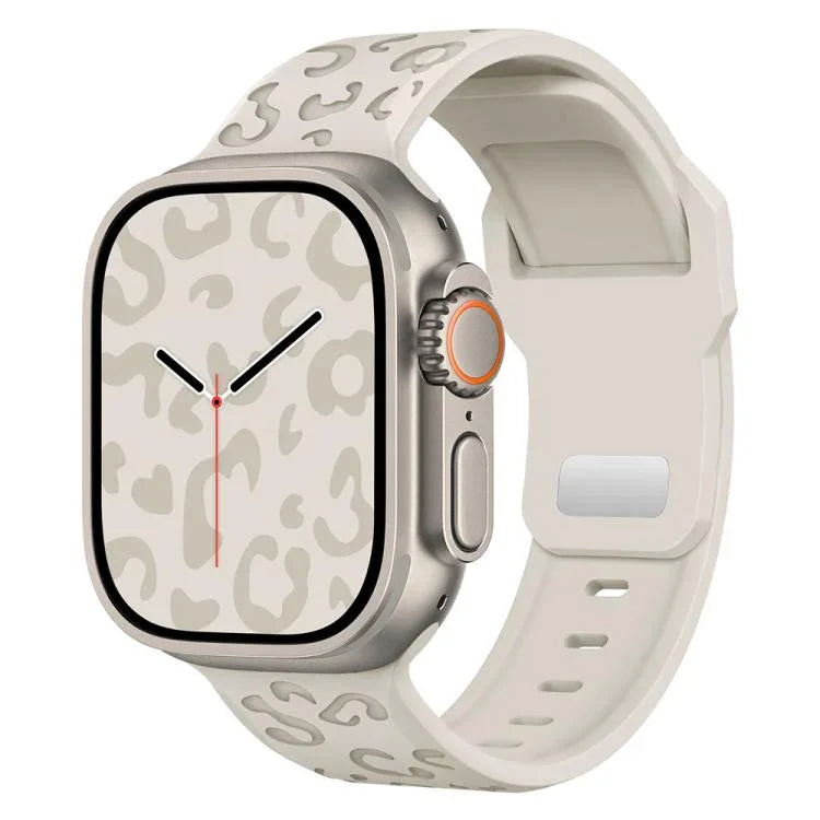 Konkaves Silikon-Uhrenarmband mit Leopardenmuster und Dornschließe, passend für Apple Watch 46 mm / 49 mm / 45 mm / 44 mm und 42 mm / 41 mm / 40 mm / 38 mm