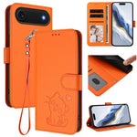 Geprägte Herz Katze Handyhülle aus Leder mit Handschlaufe, für iPhone Air, für iPhone 16 Pro Max, für iPhone 16 Pro, für iPhone 16 Plus