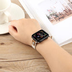 Rivet Camellia Armband aus hautfreundlichem Mikrofaserleder, passend für Apple Watch 46 mm / 49 mm / 45 mm / 44 mm und 42 mm / 41 mm / 40 mm / 38 mm