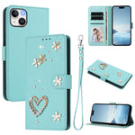 ZS01 Doppellagige Herzblumen Vegane Leder Handyhülle mit Handgelenkschlaufe, Für iPhone 15, Für iPhone 14 Plus, Für iPhone 14 / 13, Für iPhone 14 Pro, Für iPhone 14 Pro Max, Für iPhone 13 Pro Max