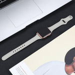 Ersatzarmband aus Leder mit Stahlknopf, für Apple Watch Series 7 (41 mm), 6, SE, 5 und 4 (40 mm) sowie für Apple Watch Series 7 (45 mm), 6, SE, 5 und 4 (44 mm).