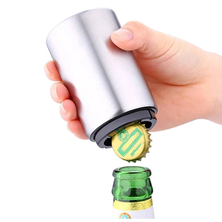 Magnetischer automatischer Bierflaschenöffner aus Edelstahl zum Herunterdrücken, Küchenhelfer, Größe: 8,5 x 5,2 cm, magnetischer Öffner