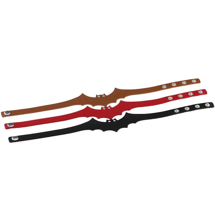 3-teiliges Set beliebter Lederhalsbänder im europäischen und amerikanischen Fledermaus-Stil, Farbauswahl zufällig