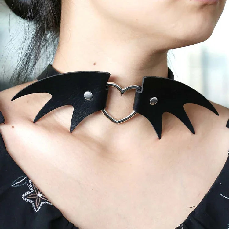 2 Stück Halsketten und Halsbänder im europäischen und amerikanischen Punk-Stil mit Dämonenflügeln aus Leder, Farbauswahl zufällig, CBTXXQ
