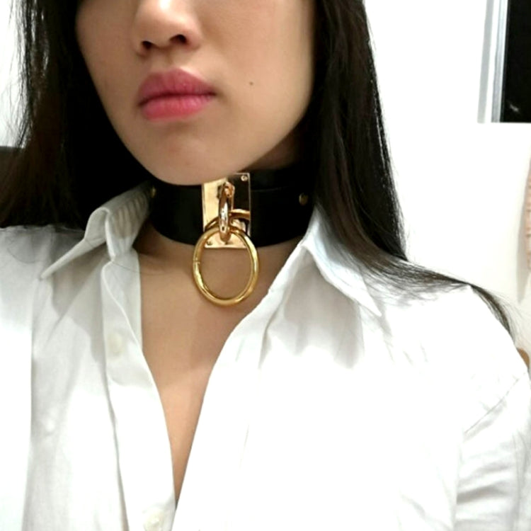 Europäische und amerikanische Harajuku-Halskette aus PU-Leder mit Goldring, breites, knöpfbares Halsband in O-Form mit Goldring, Goldring