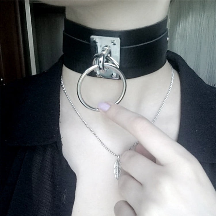 Europäische und amerikanische Harajuku-Halskette aus PU-Leder mit silbernem Einzelring, breites, knöpfbares Halsband in O-Form für den Nachtclub, silberner Ring