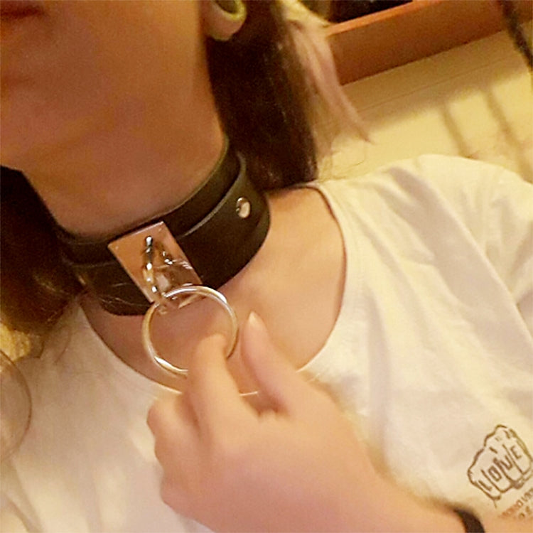 Europäische und amerikanische Harajuku-Halskette aus PU-Leder mit silbernem Einzelring, breites, knöpfbares Halsband in O-Form für den Nachtclub, silberner Ring
