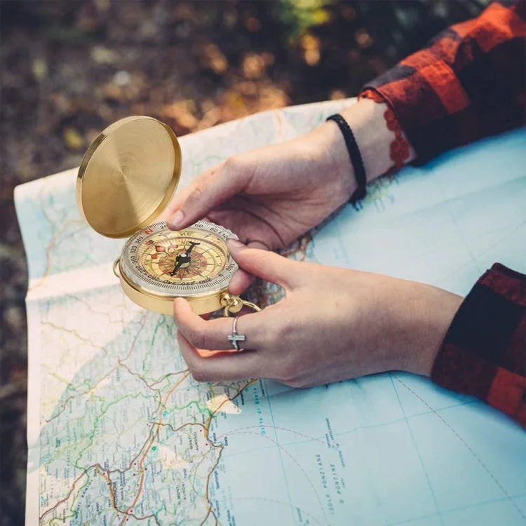 Tragbarer Messing-Taschen-Camping-Wander-Goldener Leuchtanzeigen-Kompass Navigations-Outdoor-Aktivitäten-Zeigeführer, G50