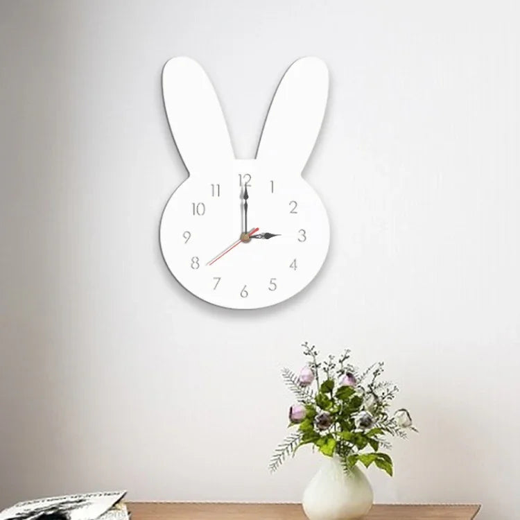 Dekorative Wanduhr mit Hasenmuster für das Wohnzimmer