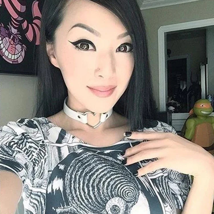 Japanische Harajuku-Halskette aus PU-Leder in Herzform, Punk-Stil, modische Choker-Halskette für Damen, zufällige Farbauswahl, TXXQ