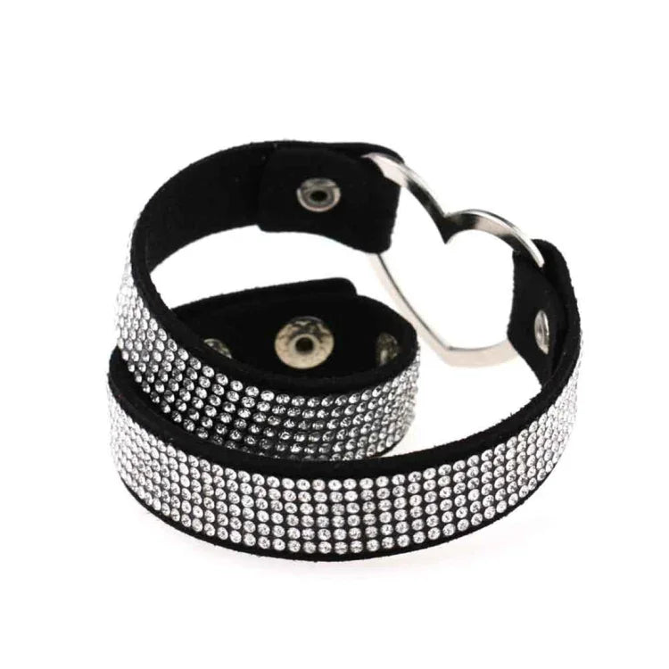 Japanische Harajuku-Strass-Herz-Punk-Halskette für Damen, zufällige Farbauswahl, TXXQ03