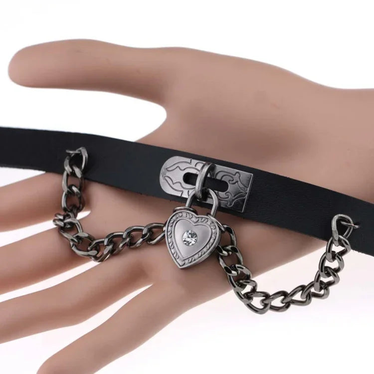 Europäisches und amerikanisches Harajuku-Punk-Herzhalsband mit Schloss, Lederhalsband, Farbauswahl zufällig, TXXQ05