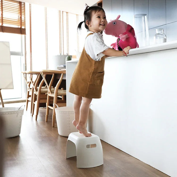 Thickened Plastic Chair Household Footstool Bathroom Anti-skid Small Stool for Children, Anti-skid Small Stool