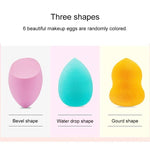Set mit weichen Make-up-Schwämmen, Ei-Kosmetik-Puffs und Fläschchen, zufällige Farbauswahl