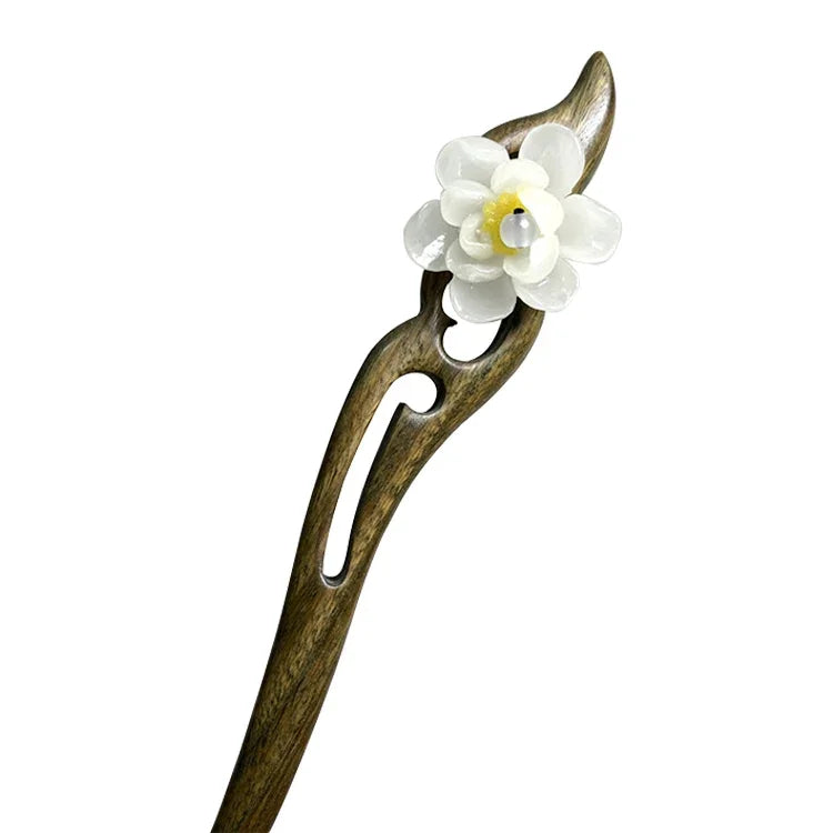 Klassische Haarnadel aus grünem Sandelholz mit Banyue-Jadeblume und Geschenkbox (Farbe der Geschenkbox zufällig).