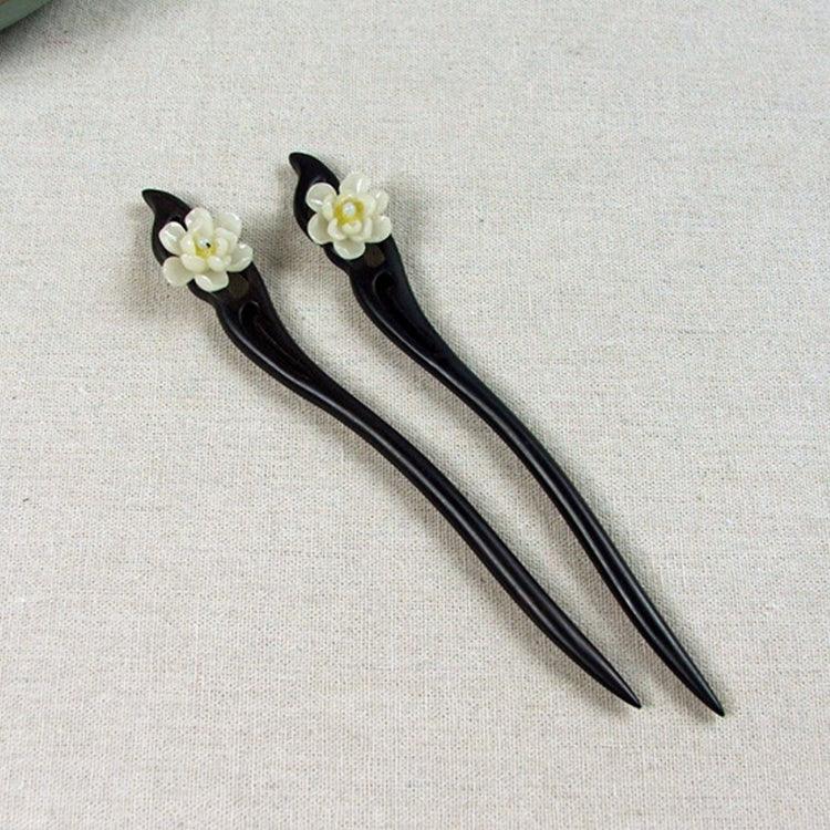 Klassische Haarnadel aus grünem Sandelholz mit Banyue-Jadeblume und Geschenkbox (Farbe der Geschenkbox zufällig).