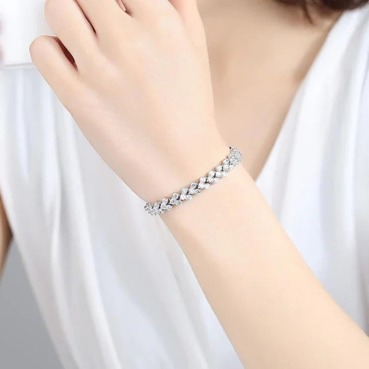 Glamouröses weibliches Kristallarmband mit künstlichem Diamanten, für Hochzeit, Verlobung, Muttertag und Geburtstagsgeschenk, Durchmesser: 5,25 cm, Umfang: 16,5 cm, Silber