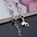 Hohles kariertes, farbenfrohes Strass-Modearmband in Silber (Silber)