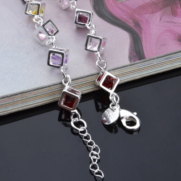 Hohles kariertes, farbenfrohes Strass-Modearmband in Silber (Silber)