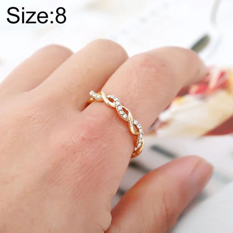 Schlichter, eleganter Damenring mit Strassbesatz und gedrehtem Design (US-Größe: 8), US-Größe: 8