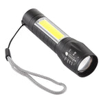 A2 USB-Ladefähige, wasserdichte Zoom-Taschenlampe mit XPE + COB, 3 Modi & Aufbewahrungsbox, A2