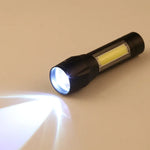 A2 USB-Ladefähige, wasserdichte Zoom-Taschenlampe mit XPE + COB, 3 Modi & Aufbewahrungsbox, A2