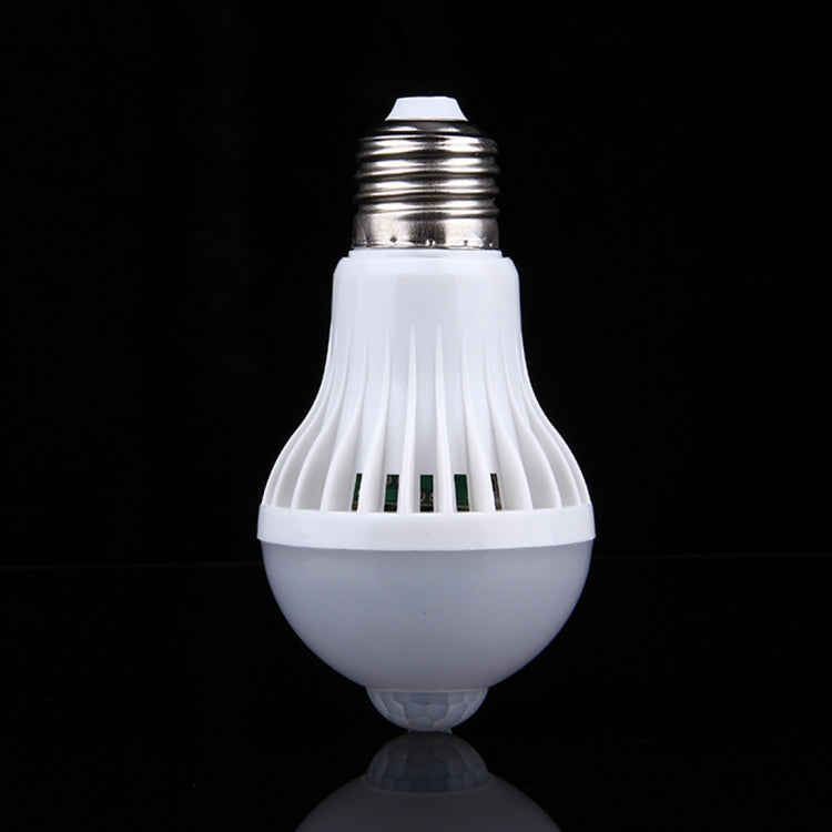 E27 5W 12 LEDs SMD 5730 300LM Infrarot-Bewegungssensor-LED-Glühbirne, Sensorabstand: 4-6m, AC 220V, E27 5W Weißlicht, E27 5W Warmweiß