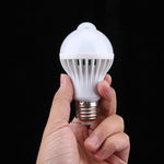 E27 5W 12 LEDs SMD 5730 300LM Infrarot-Bewegungssensor-LED-Glühbirne, Sensorabstand: 4-6m, AC 220V, E27 5W Weißlicht, E27 5W Warmweiß