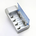AC 100-240V 4-Schacht-Batterieladegerät für AA & AAA & C / D Batterien, EU-Stecker