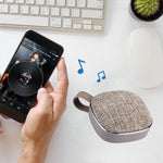 X25 Tragbarer Bluetooth-Stereo-Lautsprecher im Stoffdesign mit integriertem Mikrofon, unterstützt Freisprechanrufe, TF-Karte und AUX IN, Bluetooth-Reichweite: 10m