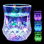 Kreativer bunter LED-Leucht-Ananas-Induktions-Regenbogenfarben-Becher, LED-Leucht-Ananas-Becher