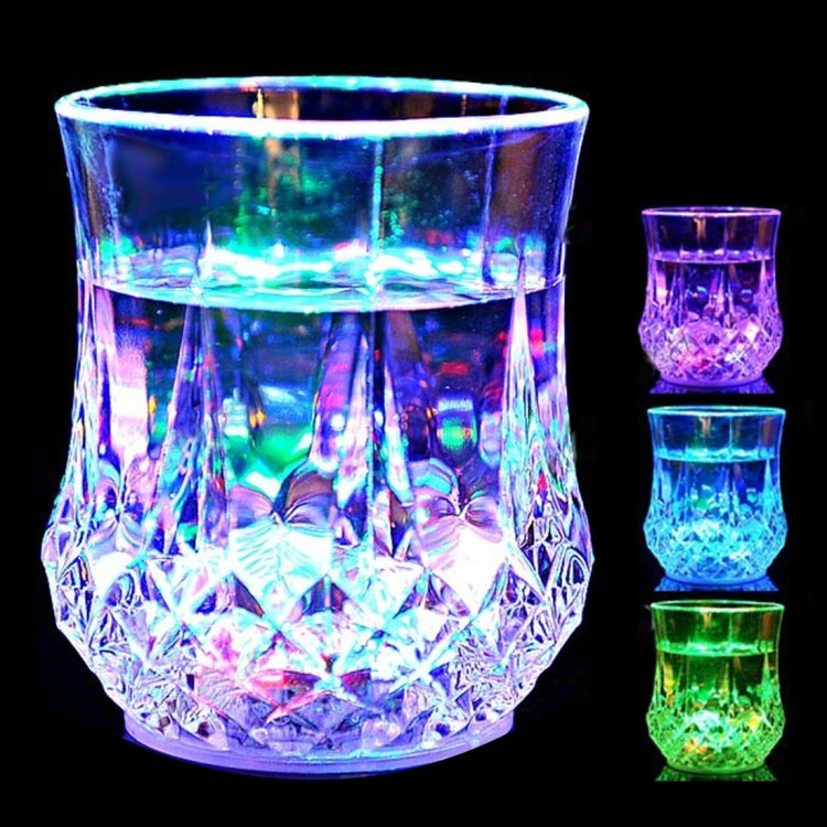 Kreativer bunter LED-Leucht-Ananas-Induktions-Regenbogenfarben-Becher, LED-Leucht-Ananas-Becher